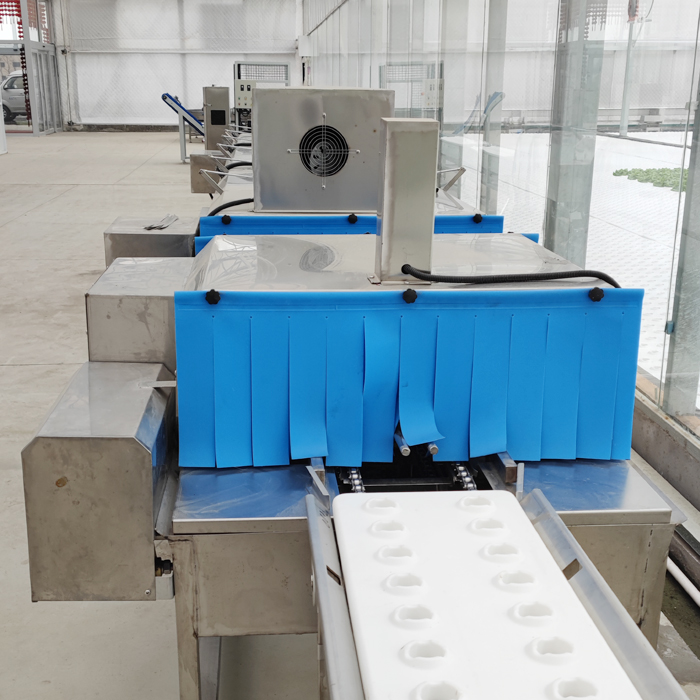 Floating plate cleaning machine